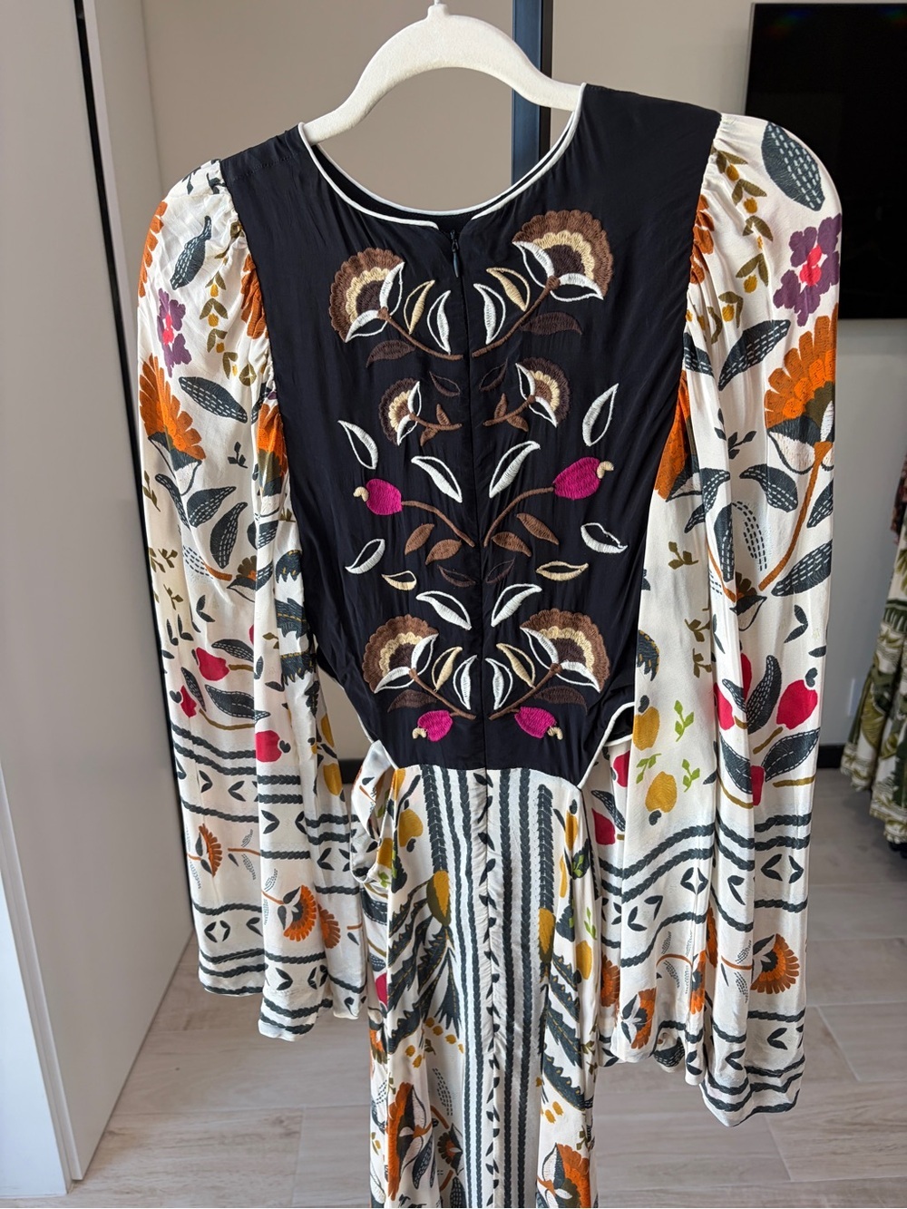 FARM RIO Cutout Embroidered Printed Crepe de Chine Maxi Dress - Picture 4 of 12